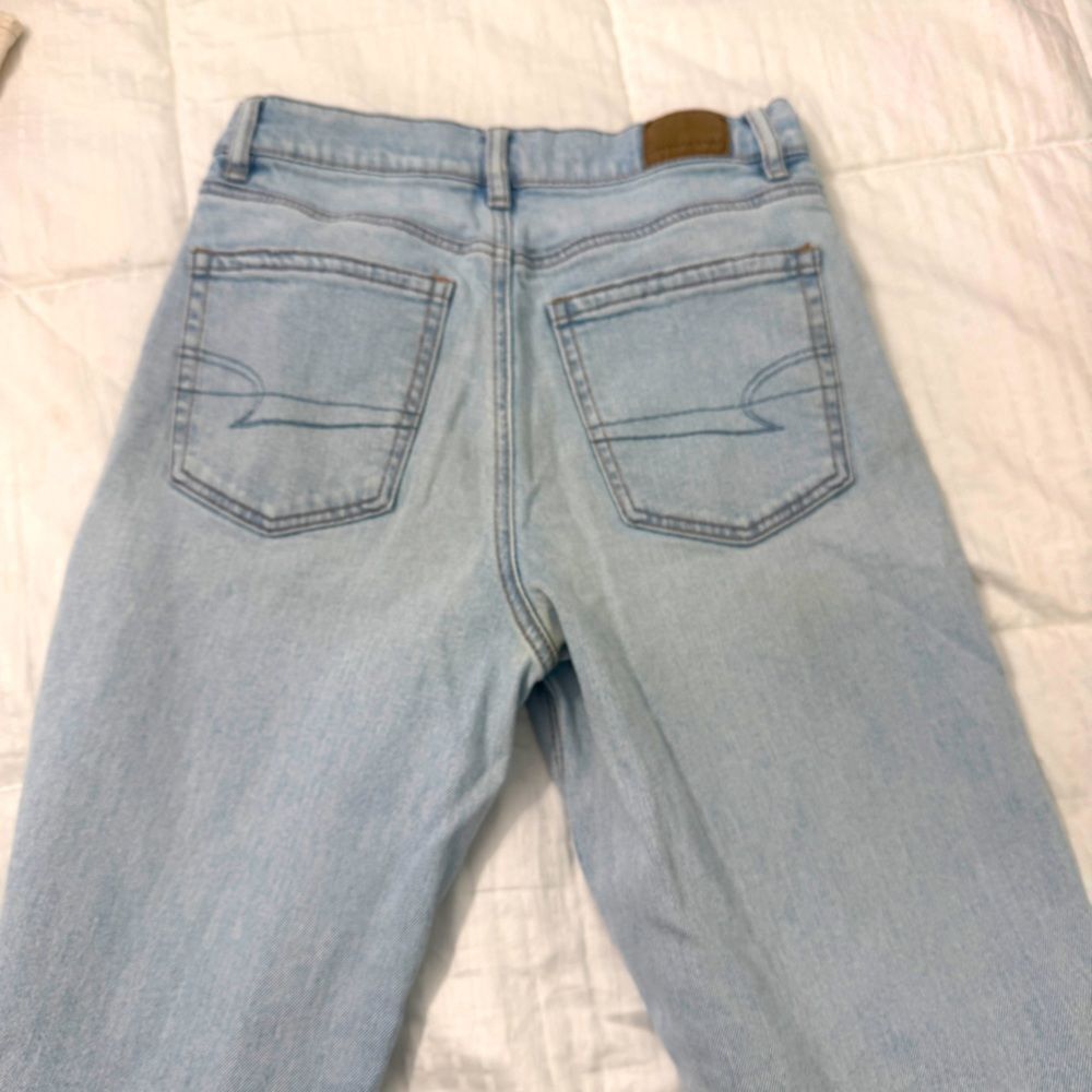 AmericanâEagle âStrigidâ Light Wash Straight Leg Jeans | Size 2 Regular - Picture 9 of 10